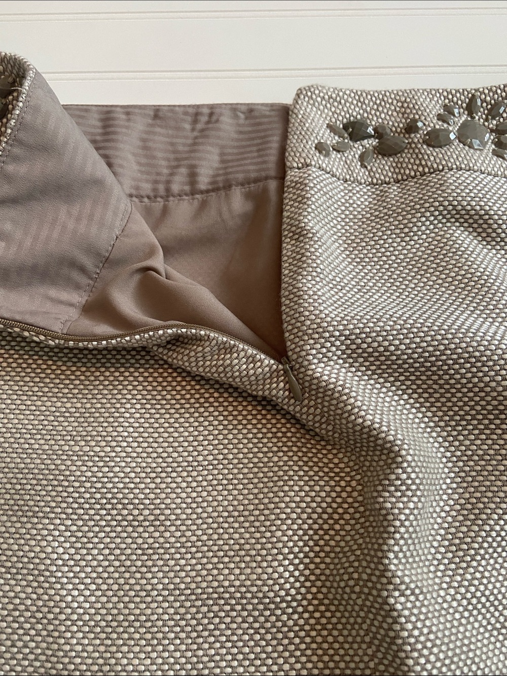 The Limited Tweed Mini Skirt Size 8 Embellished Waist Zip Beige‎ Office-Chic NWT - Picture 4 of 11